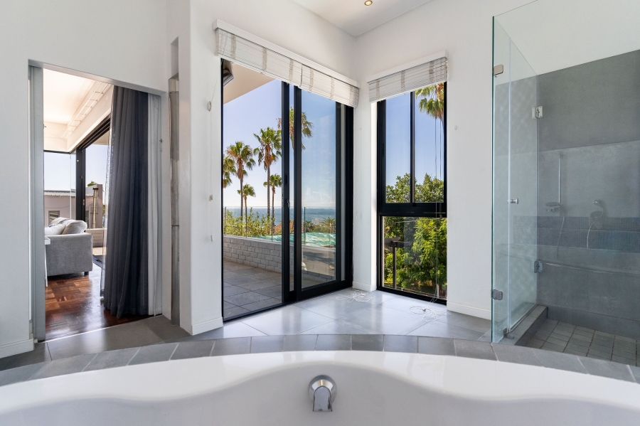 5 Bedroom Property for Sale in Fresnaye Western Cape